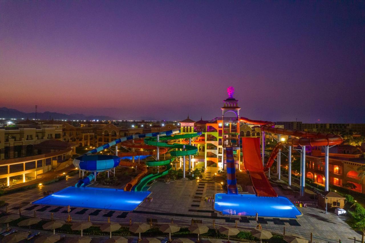 Charmillion Gardens Aquapark Hotel Sharm el-Sheikh Exterior foto The water park at night