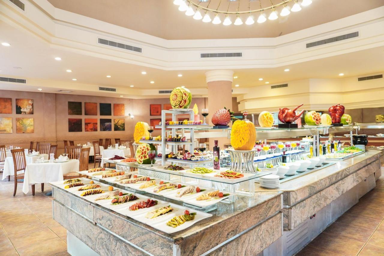 Charmillion Gardens Aquapark Hotel Sharm el-Sheikh Exterior foto A buffet at a hotel