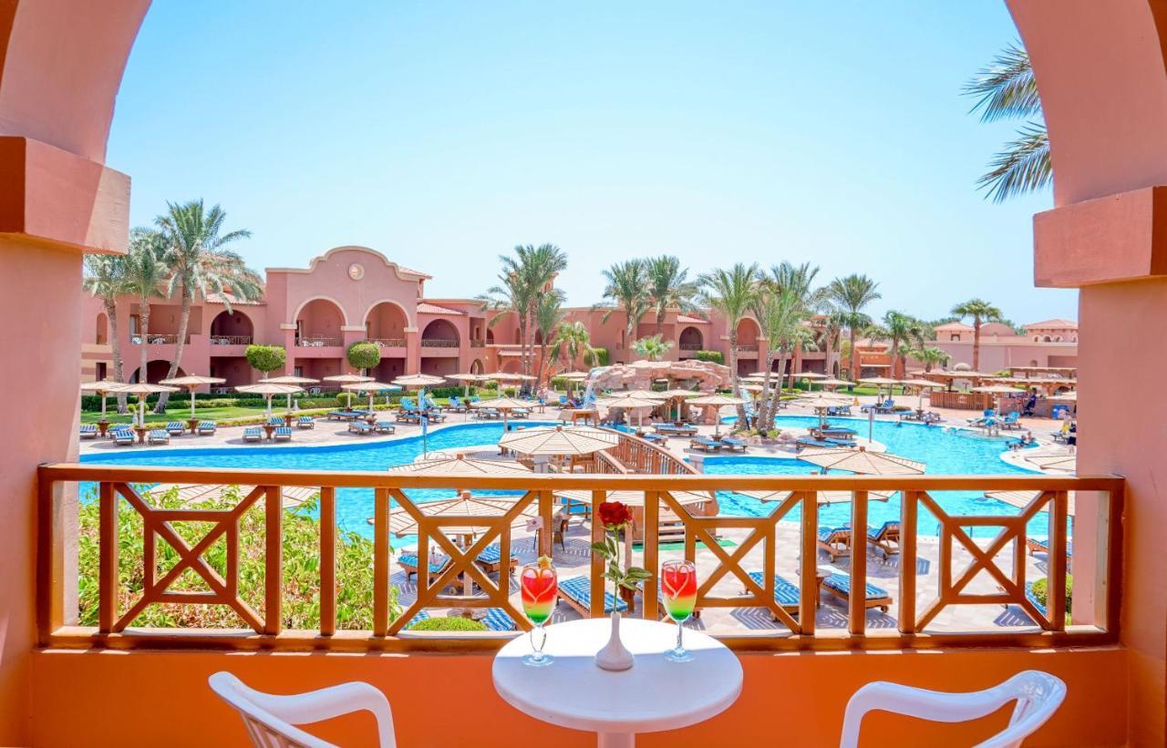 Charmillion Gardens Aquapark Hotel Sharm el-Sheikh Exterior foto View of the pool at the hotel
