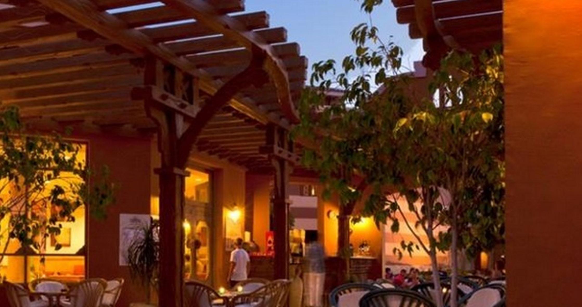 Charmillion Gardens Aquapark Hotel Sharm el-Sheikh Exterior foto The patio at the Santa Fe Brewing Company