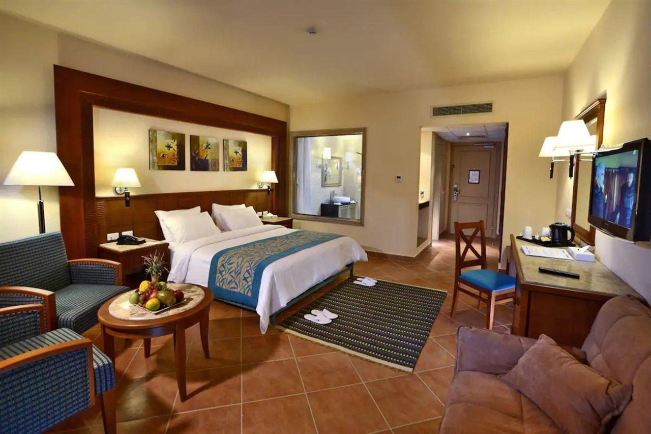 Charmillion Gardens Aquapark Hotel Sharm el-Sheikh Exterior foto A room at the Hilton Sharm El Sheikh